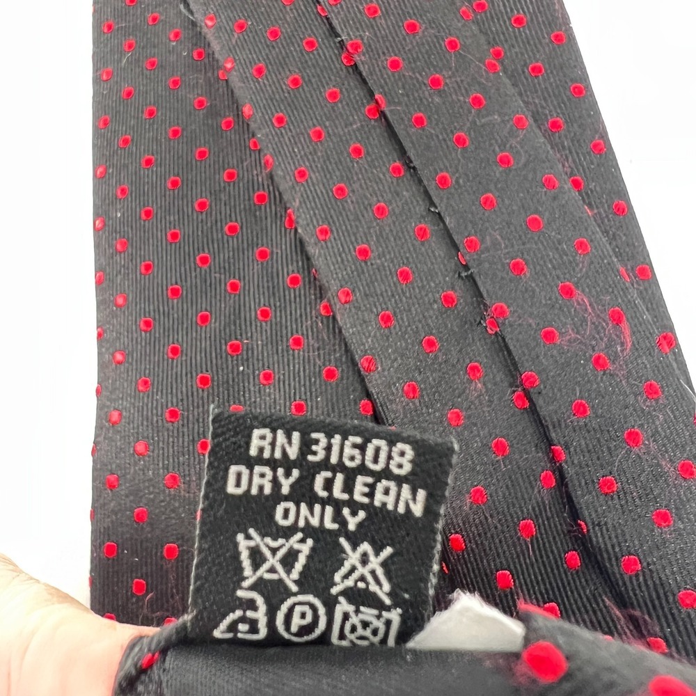 Fabio Fazio 100% Silk‎ Hand Made Men's Tie Geometric Black Red Lightweight - Picture 9 of 9